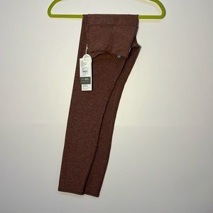 Vuori clean elevation legging hazelnut Heather size medium NWT